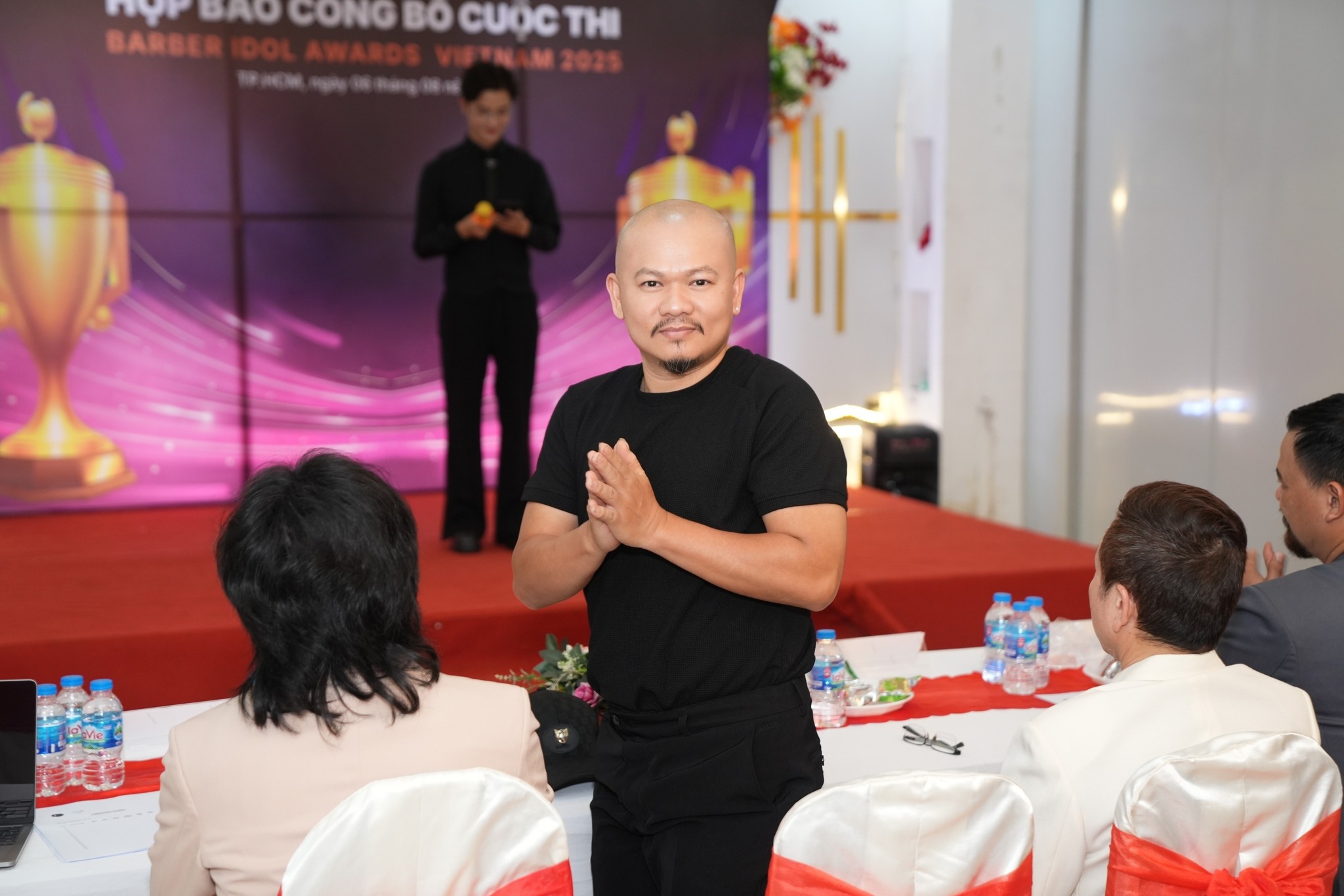 THẦY THẢO PHẠM – “NHUỘM HỒN” CHO NGHỀ TÓC NAM VIỆT NAM 2025 2 THẦY THẢO PHẠM – “NHUỘM HỒN” CHO NGHỀ TÓC NAM VIỆT NAM 2025