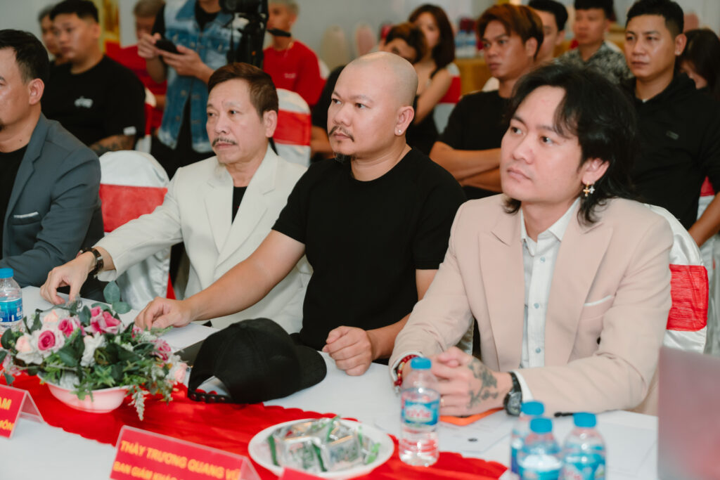 TRƯƠNG QUANG VŨ – NGƯỜI ĐÁNH THỨC MÀU SẮC TRONG NGHỀ BARBER