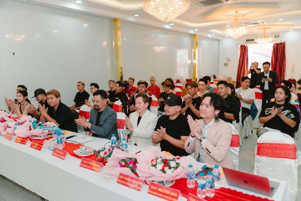 THỂ LỆ ỨNG TUYỂN BAN GIÁM KHẢO & CỐ VẤN CUỘC THI BARBER IDOL AWARDS VIETNAM 2025 2 THỂ LỆ ỨNG TUYỂN BAN GIÁM KHẢO & CỐ VẤN CUỘC THI BARBER IDOL AWARDS VIETNAM 2025