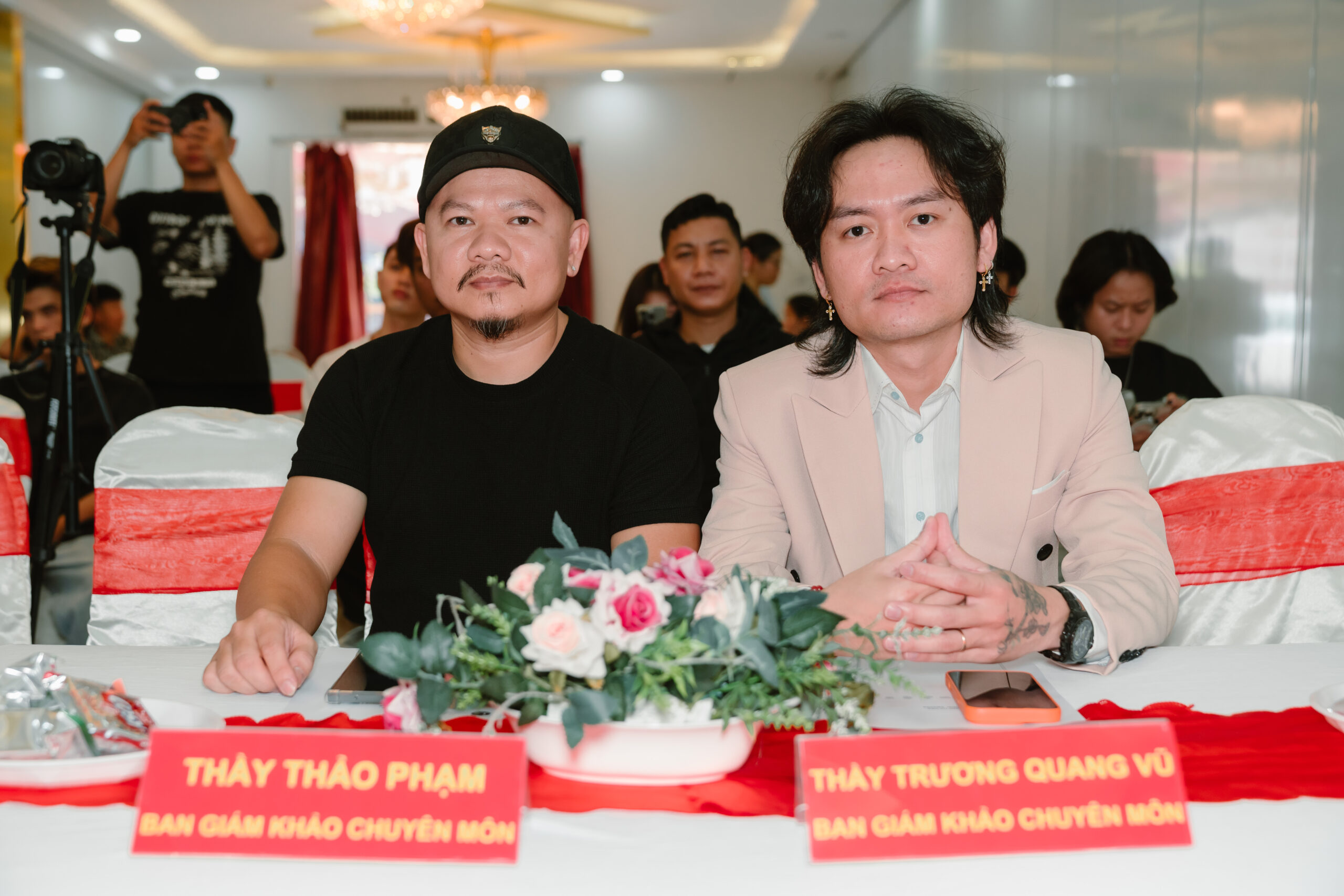 BAN GIÁM KHẢO BARBER IDOL VIET NAM 2025 TẠI HỌP BÁO CÔNG BỐ CUỘC THI 11 BAN GIÁM KHẢO BARBER IDOL VIET NAM 2025 TẠI HỌP BÁO CÔNG BỐ CUỘC THI
