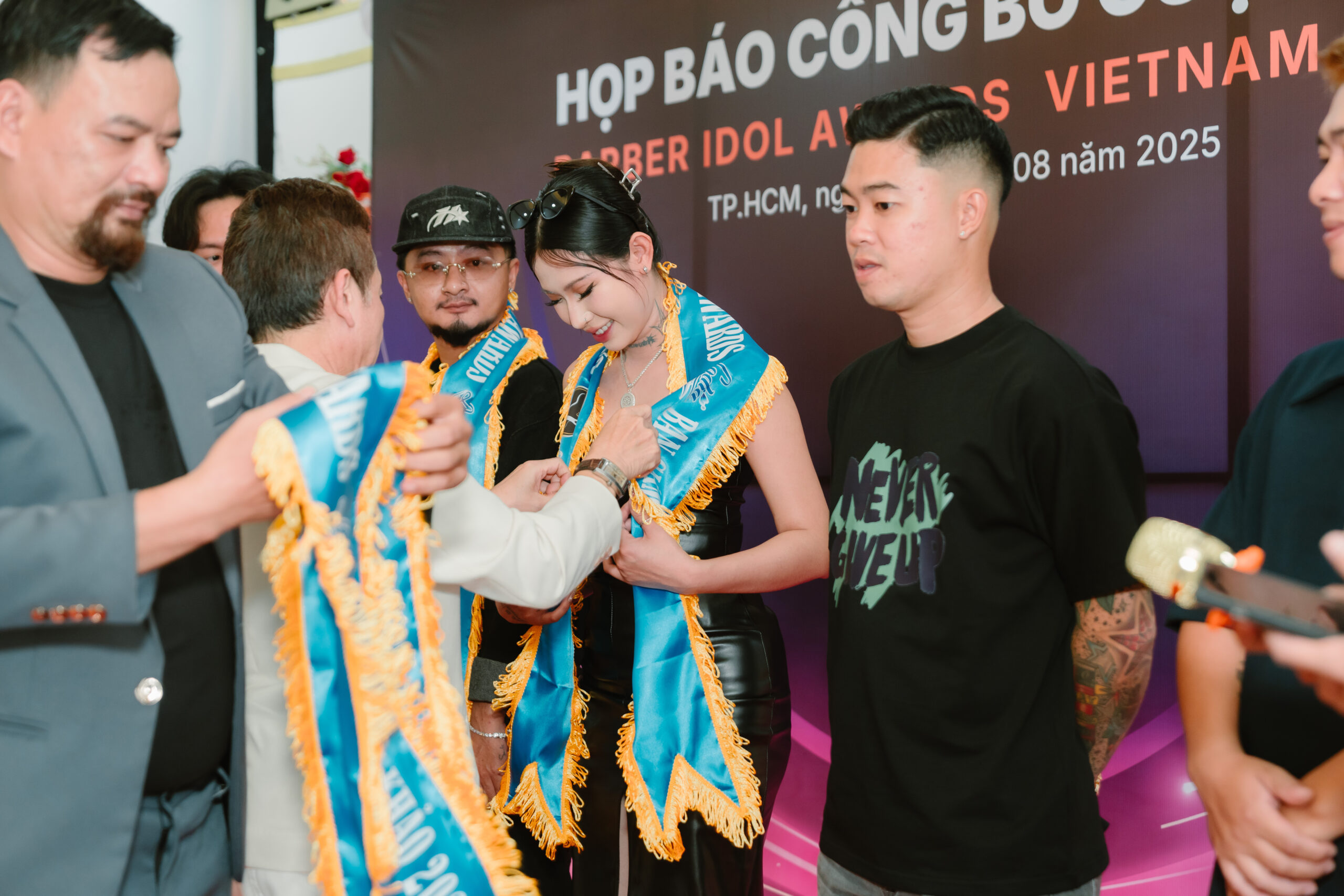 BAN GIÁM KHẢO BARBER IDOL VIET NAM 2025 TẠI HỌP BÁO CÔNG BỐ CUỘC THI 12 BAN GIÁM KHẢO BARBER IDOL VIET NAM 2025 TẠI HỌP BÁO CÔNG BỐ CUỘC THI