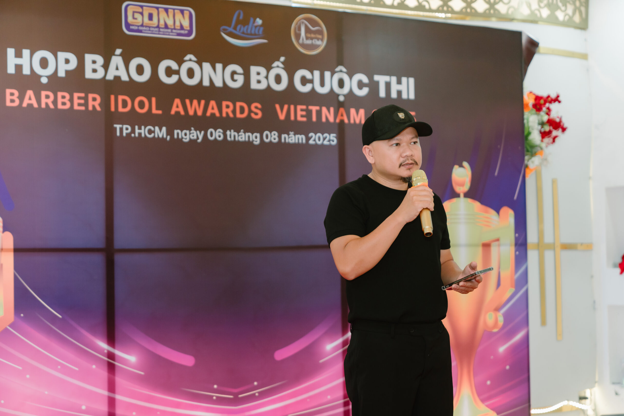 BAN GIÁM KHẢO BARBER IDOL VIET NAM 2025 TẠI HỌP BÁO CÔNG BỐ CUỘC THI 4 BAN GIÁM KHẢO BARBER IDOL VIET NAM 2025 TẠI HỌP BÁO CÔNG BỐ CUỘC THI