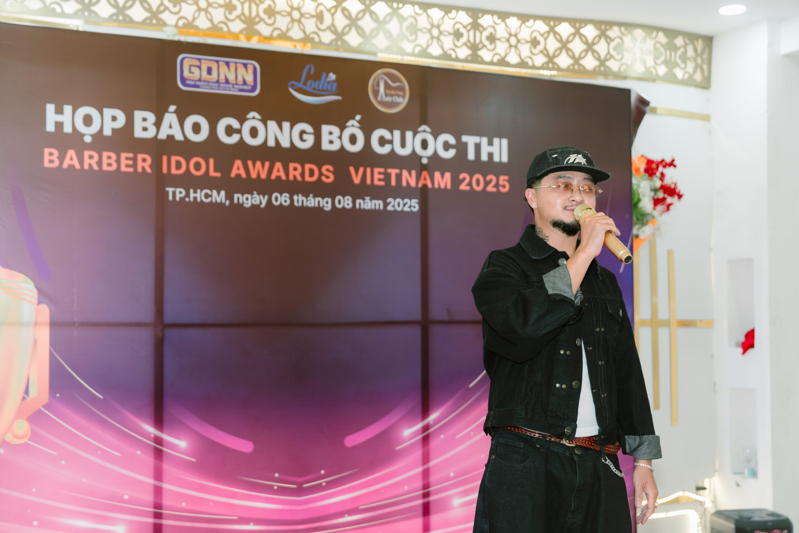 BAN GIÁM KHẢO BARBER IDOL VIET NAM 2025 TẠI HỌP BÁO CÔNG BỐ CUỘC THI 6 BAN GIÁM KHẢO BARBER IDOL VIET NAM 2025 TẠI HỌP BÁO CÔNG BỐ CUỘC THI
