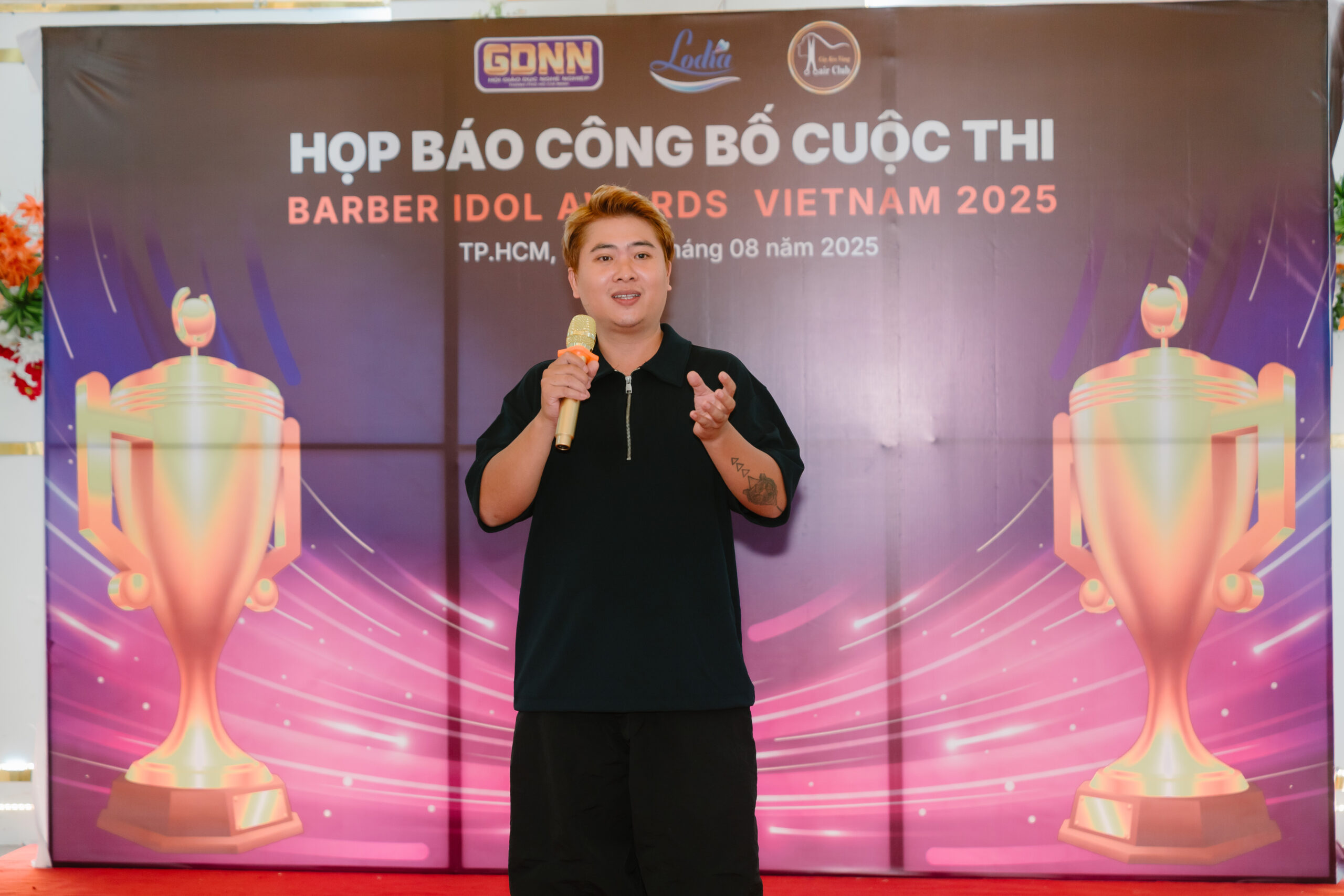 BAN GIÁM KHẢO BARBER IDOL VIET NAM 2025 TẠI HỌP BÁO CÔNG BỐ CUỘC THI 9 BAN GIÁM KHẢO BARBER IDOL VIET NAM 2025 TẠI HỌP BÁO CÔNG BỐ CUỘC THI