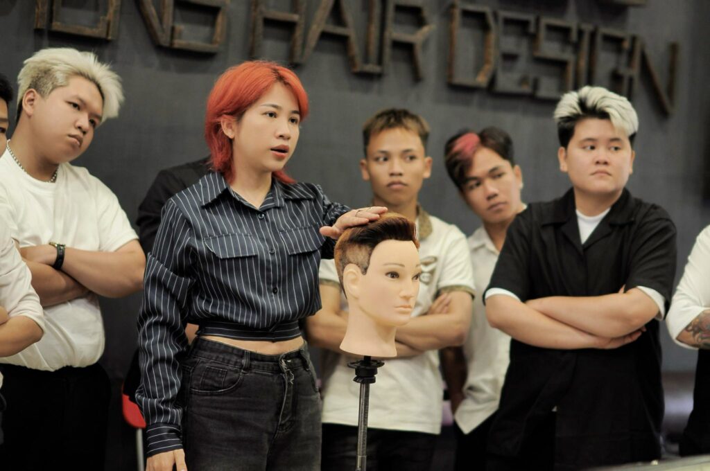 CÔ TRANG KƯM'S - ĐỒNG HÀNH CHUYỂN GIAO CẢM HỨNG CHO CÁC THẾ HỆ BARBER 2 CÔ TRANG KƯM’S – ĐỒNG HÀNH CHUYỂN GIAO CẢM HỨNG CHO CÁC THẾ HỆ BARBER