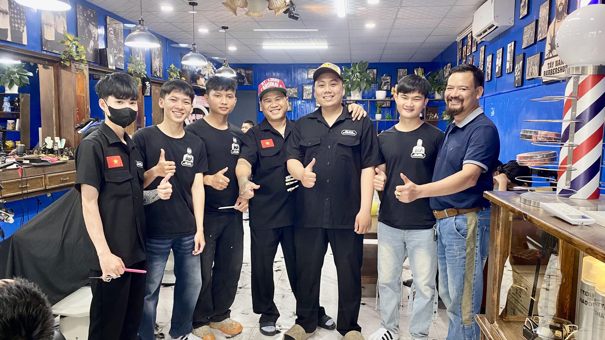 TRẦN DUY KHÁNH – BẢN LĨNH BỨT PHÁ TỪ TÂY NAM BARBER SHOP 2 TRẦN DUY KHÁNH – BẢN LĨNH BỨT PHÁ TỪ TÂY NAM BARBER SHOP
