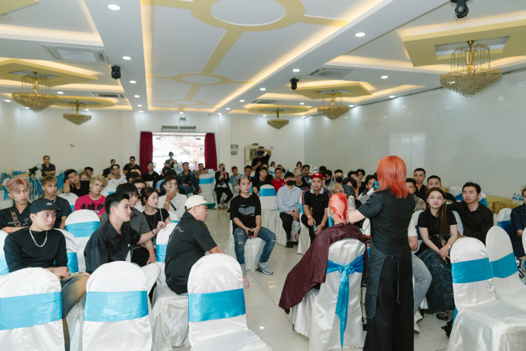 WORKSHOP UỐN NHUỘM FADE BƯỚC ĐỆM CHO BARBER IDOL AWARDS VIETNAM 2025 9 WORKSHOP: UỐN – NHUỘM – FADE BƯỚC ĐỆM CHO BARBER IDOL AWARDS VIETNAM 2025