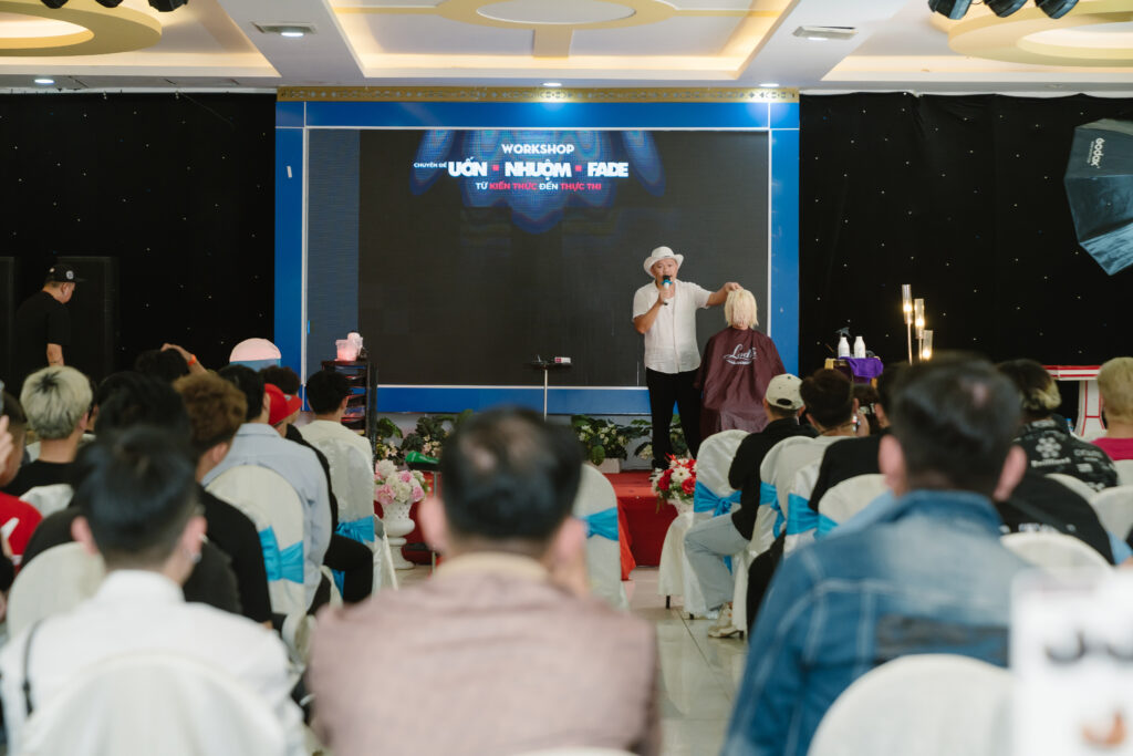 WORKSHOP UỐN NHUỘM FADE BƯỚC ĐỆM CHO BARBER IDOL AWARDS VIETNAM 2025 7 WORKSHOP: UỐN – NHUỘM – FADE BƯỚC ĐỆM CHO BARBER IDOL AWARDS VIETNAM 2025