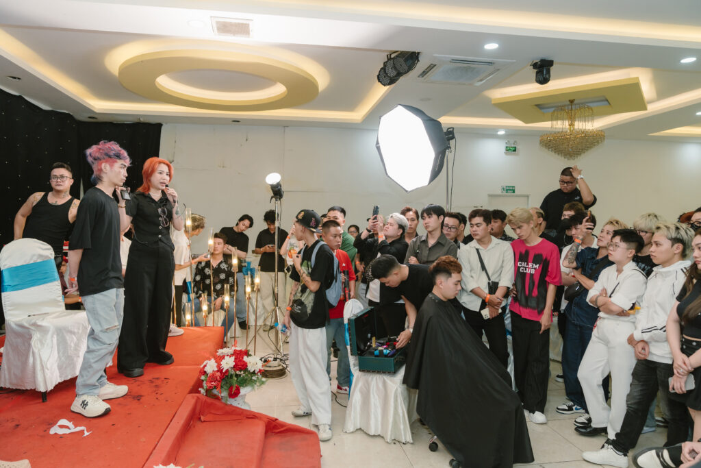 WORKSHOP UỐN NHUỘM FADE BƯỚC ĐỆM CHO BARBER IDOL AWARDS VIETNAM 2025 13 WORKSHOP: UỐN – NHUỘM – FADE BƯỚC ĐỆM CHO BARBER IDOL AWARDS VIETNAM 2025