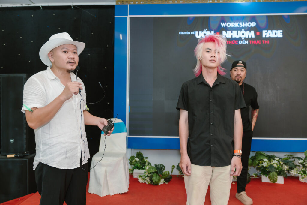 WORKSHOP UỐN NHUỘM FADE BƯỚC ĐỆM CHO BARBER IDOL AWARDS VIETNAM 2025 6 WORKSHOP: UỐN – NHUỘM – FADE BƯỚC ĐỆM CHO BARBER IDOL AWARDS VIETNAM 2025