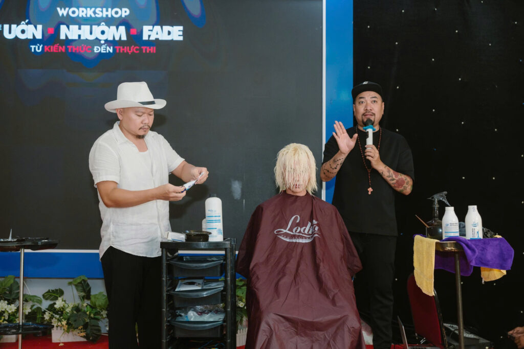 WORKSHOP UỐN NHUỘM FADE BƯỚC ĐỆM CHO BARBER IDOL AWARDS VIETNAM 2025 3 WORKSHOP: UỐN – NHUỘM – FADE BƯỚC ĐỆM CHO BARBER IDOL AWARDS VIETNAM 2025