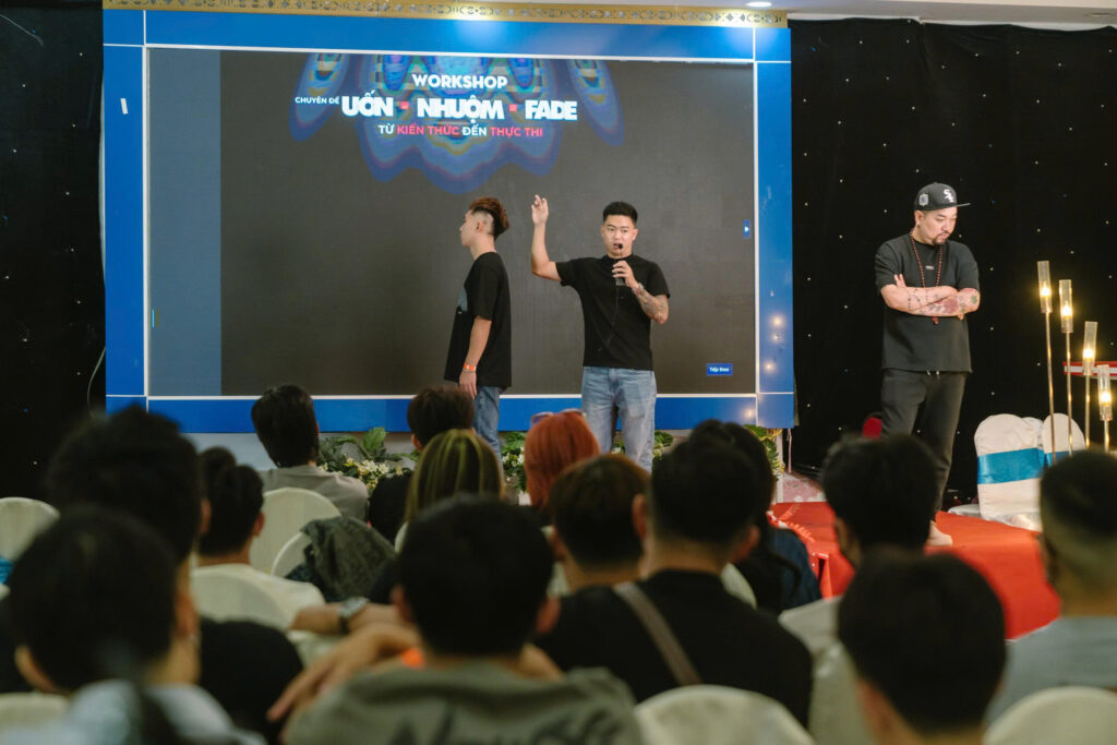 WORKSHOP UỐN NHUỘM FADE BƯỚC ĐỆM CHO BARBER IDOL AWARDS VIETNAM 2025 10 WORKSHOP: UỐN – NHUỘM – FADE BƯỚC ĐỆM CHO BARBER IDOL AWARDS VIETNAM 2025